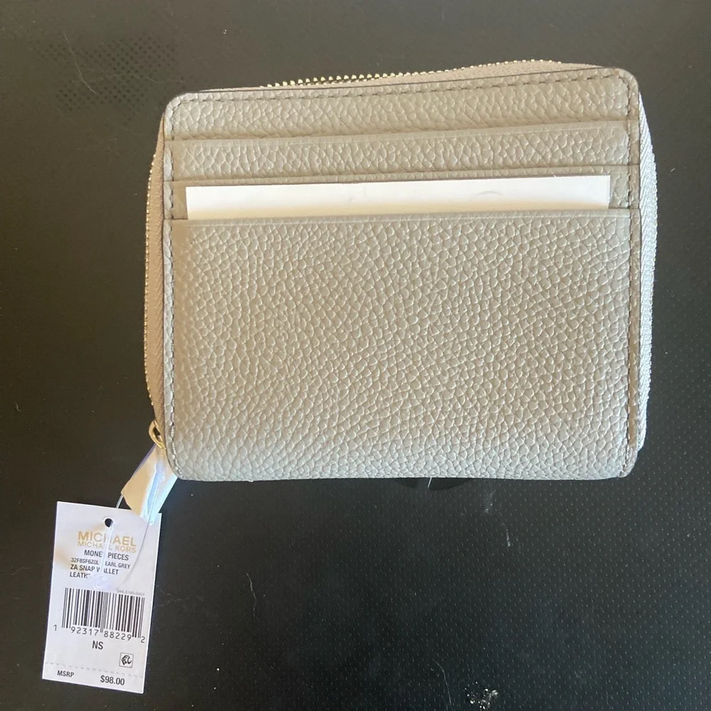 MICHAEL Michael Kors Pebble Pearl Gray Compact Wallet with Silver Logo - Picture 4 of 4